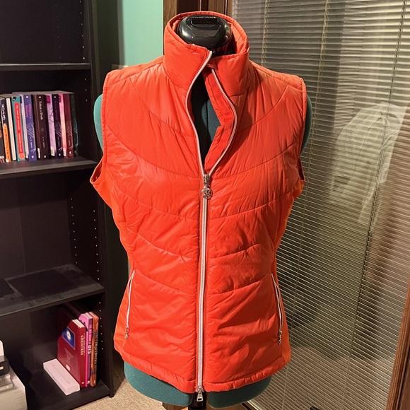Daily Sports puffer vest size medium - Picture 2 of 8